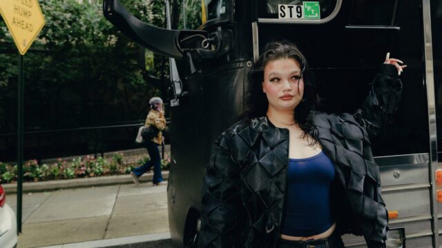 LOLA YOUNG – Everything Beg...
